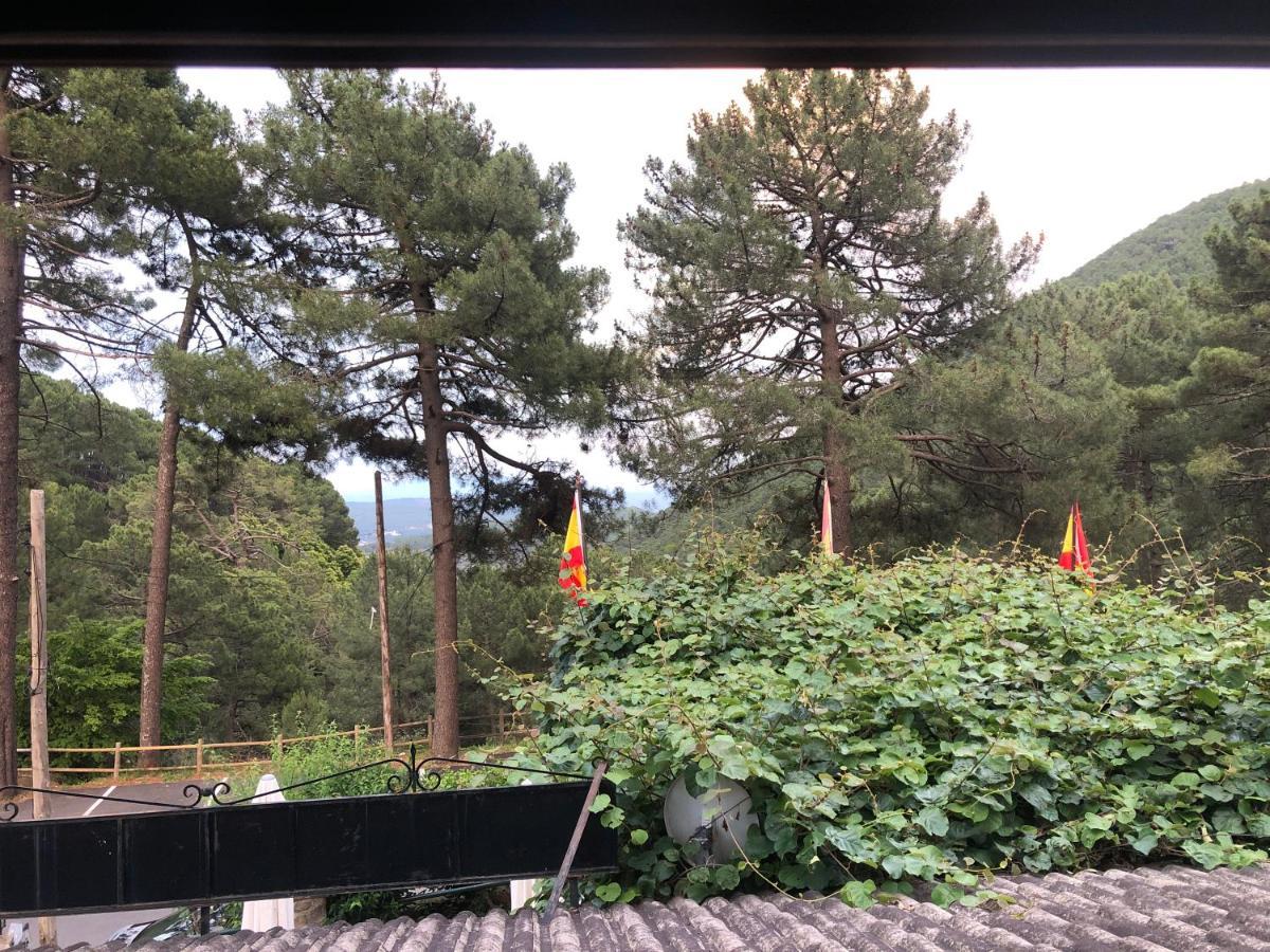 Hostal-Restaurante Fogon De Gredos Guisando Buitenkant foto