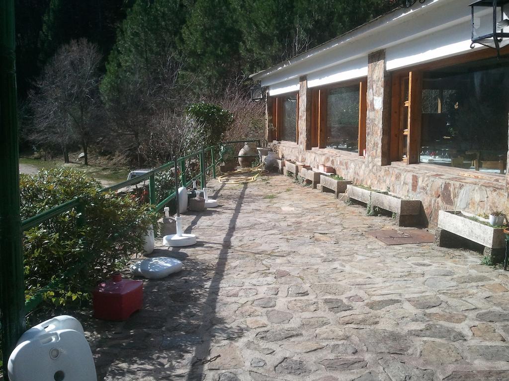 Hostal-Restaurante Fogon De Gredos Guisando Buitenkant foto