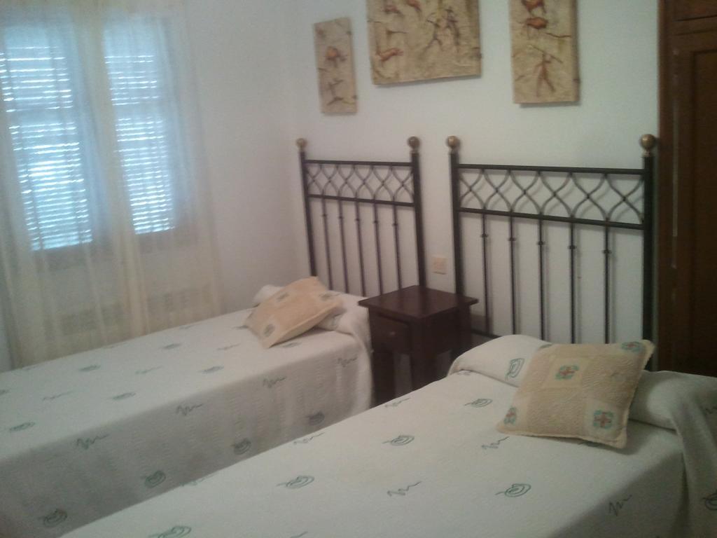 Hostal-Restaurante Fogon De Gredos Guisando Kamer foto