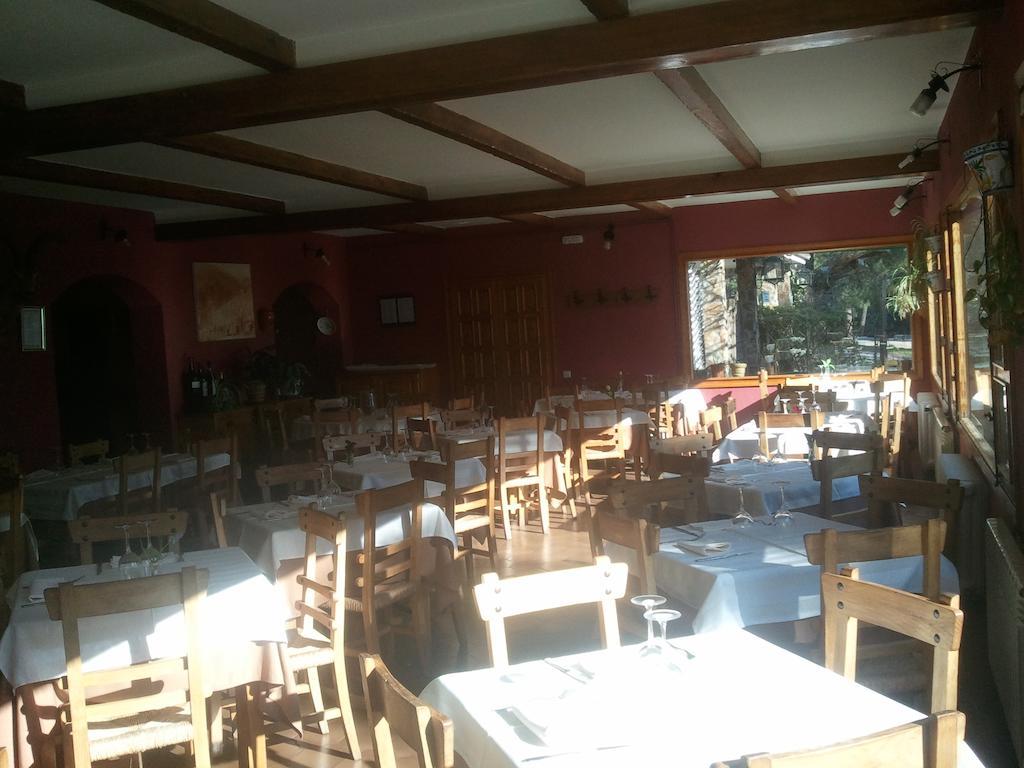 Hostal-Restaurante Fogon De Gredos Guisando Buitenkant foto