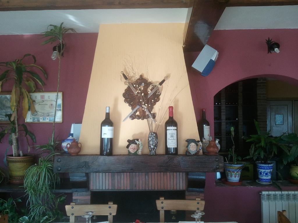 Hostal-Restaurante Fogon De Gredos Guisando Buitenkant foto