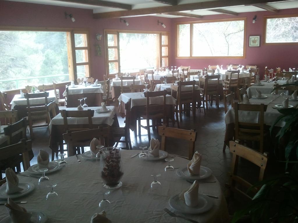 Hostal-Restaurante Fogon De Gredos Guisando Buitenkant foto