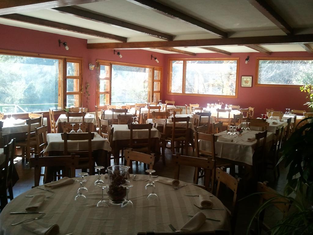 Hostal-Restaurante Fogon De Gredos Guisando Buitenkant foto